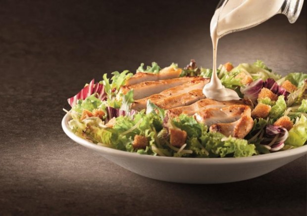 Salada de frango grelhado com molho caesar do McDonald's (Foto Divulgação)