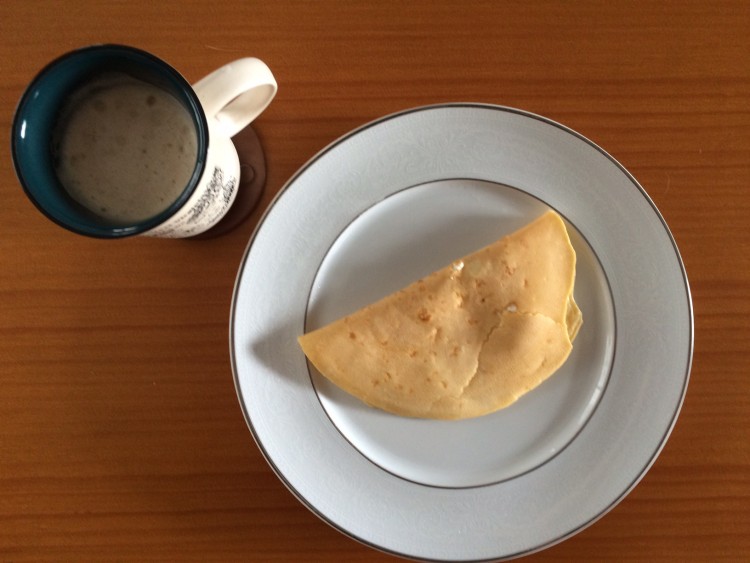 Pão de queijo de frigideira e café com leite, meu café da manhã (Foto: Arquivo pessoal)